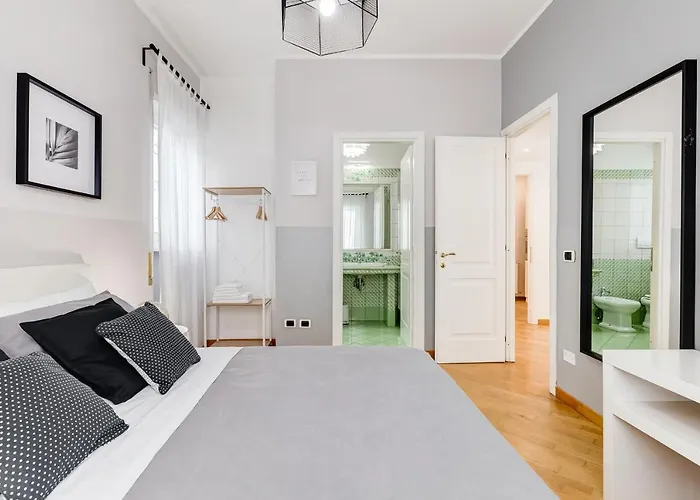 Bmga L Incredible 3bdr With Balcony In Center *