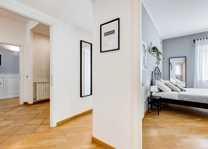 Bmga L Incredible 3bdr With Balcony In Center