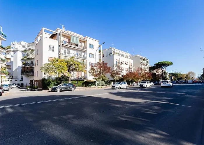 Bmga L Incredible 3bdr With Balcony In Center